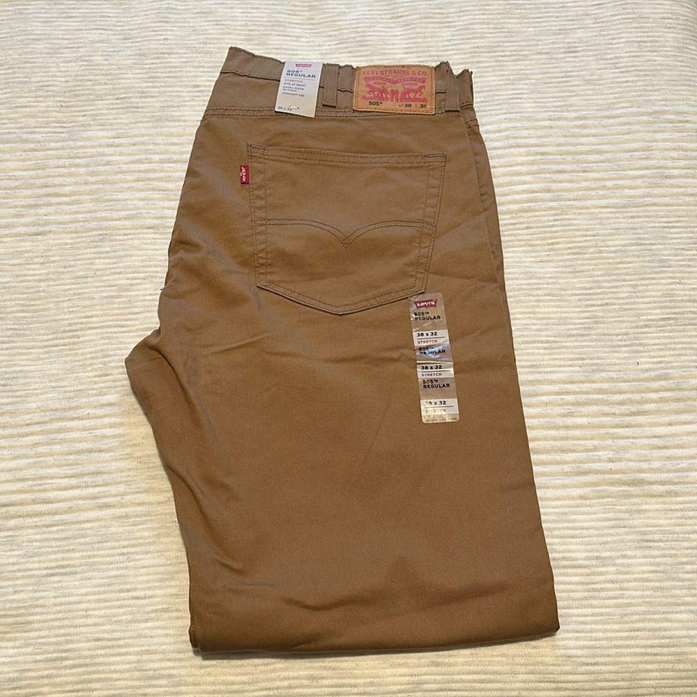 Brand new Levi 505. Regular. 38x32 stretch. Brown.